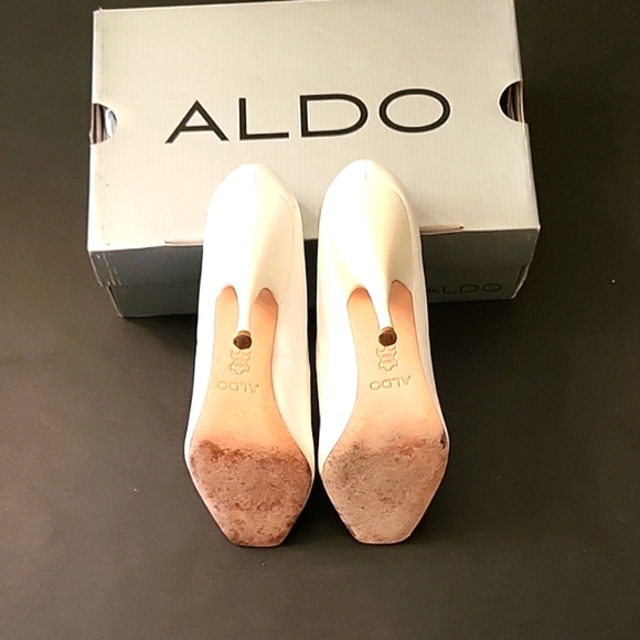 Elegant Aldo White Patent Leather Peep-Toe Heels, 9 - Picture 13 of 14